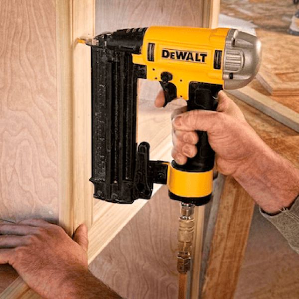 CLAVILLADORA DEWALT DWFP12233